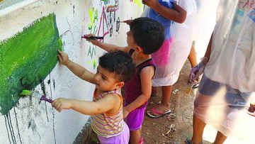 NCB Tots Paint A Wall!