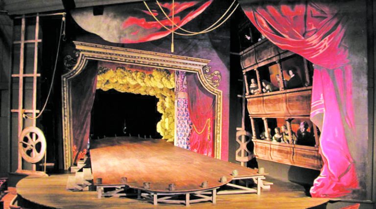 નાટક તખ્તના પરદાઓ ચીતરતા આપણા પારસી પેન્ટરો