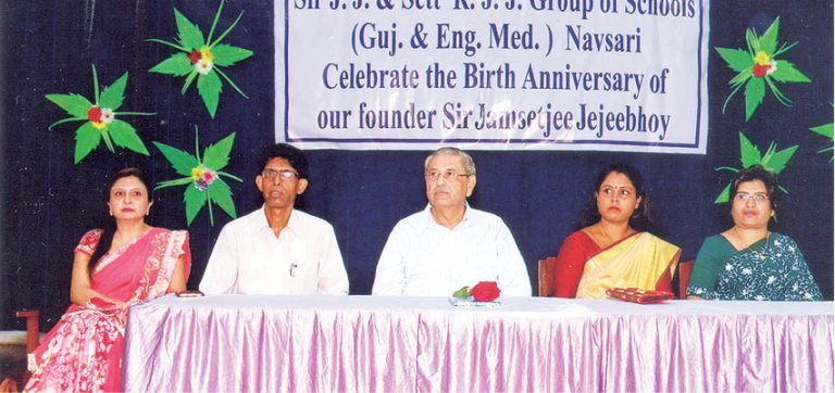 સર જેજે અને શેત આરજેજે સ્કુલમાં ઈનામ વિતરણનો કાર્યક્રમ