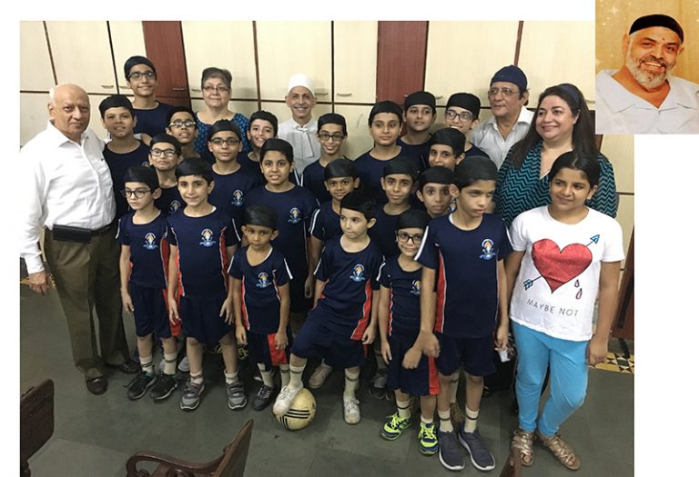 ફ્રોહર ફાઉન્ડેશન, દાદર અથોરનાન ઈન્સ્ટીટયુટના યુવાન પારસી  ફૂટબોલ ખેલાડીઓને પ્રોત્સાહન આપે છે