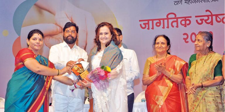 Thane Mayor Felicitates Ruxana Irani
