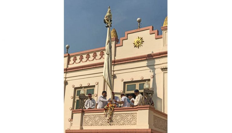 Surat Atash Behram Celebrates Salgreh With ‘Kavyani Zando’