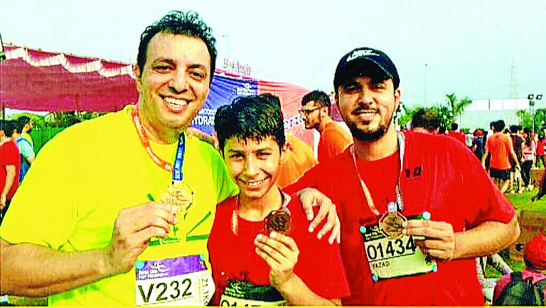 સુરત સી.ટી. હાફ મેરોથન-17 રનીંગમાં સુરતની પારસી ઝોરાસ્ટ્રિયન કલબના ત્રણ યુવાનો યઝદી, રયોમંદ, યઝદ ઝળકયા