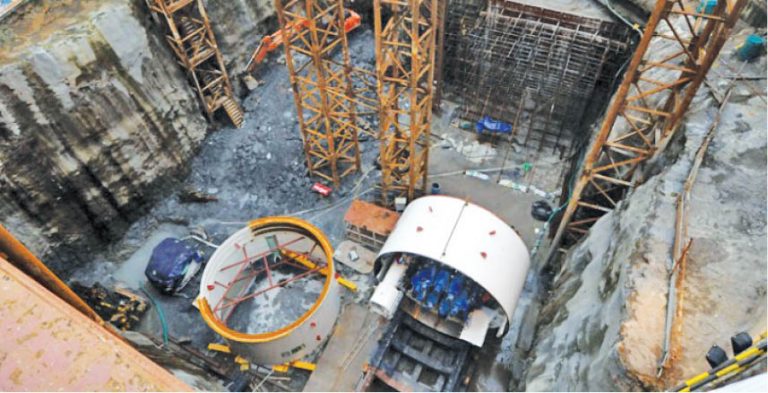 Silent Protest Against Elevation Of Metro Line 2B