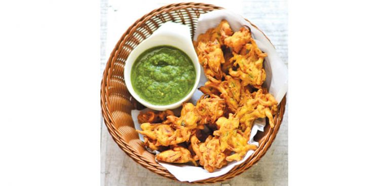 Chomp And Cheers: Monsoon Special – Crunchy Kanda-Bhajia