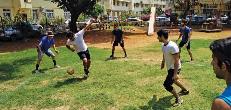 Cusrow Baug Hosts  Retro-Sports Day