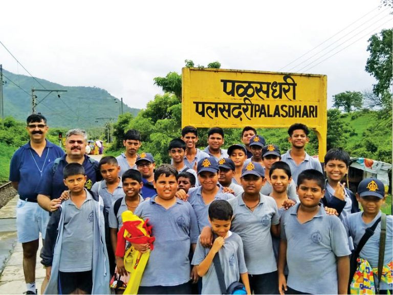 32nd WB Pioneer Scouts Go Hiking!