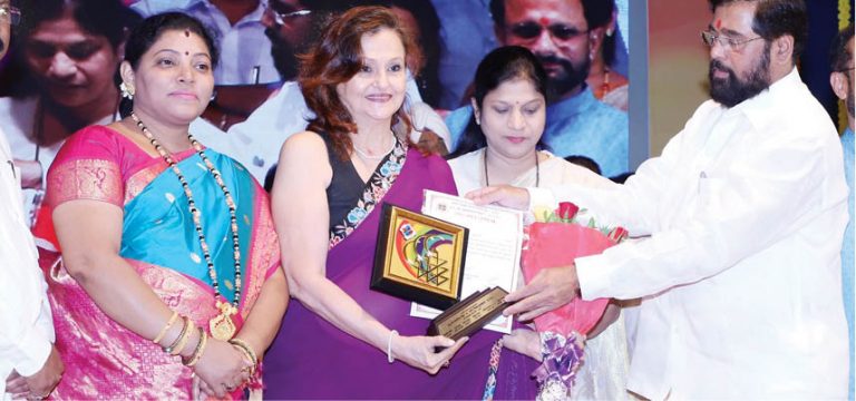 Ruxana Irani Felicitated  With Thane Gaurav Award
