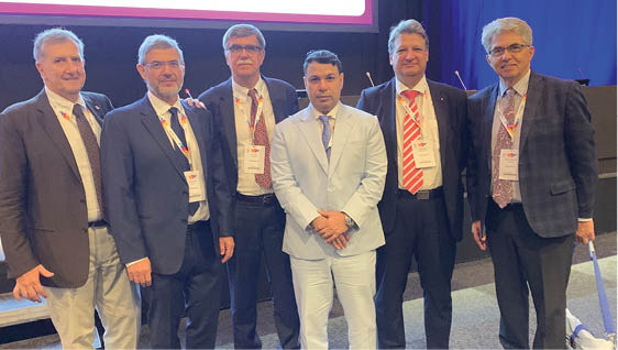 ESCRS Honours Dr. Cyres Mehta in Paris