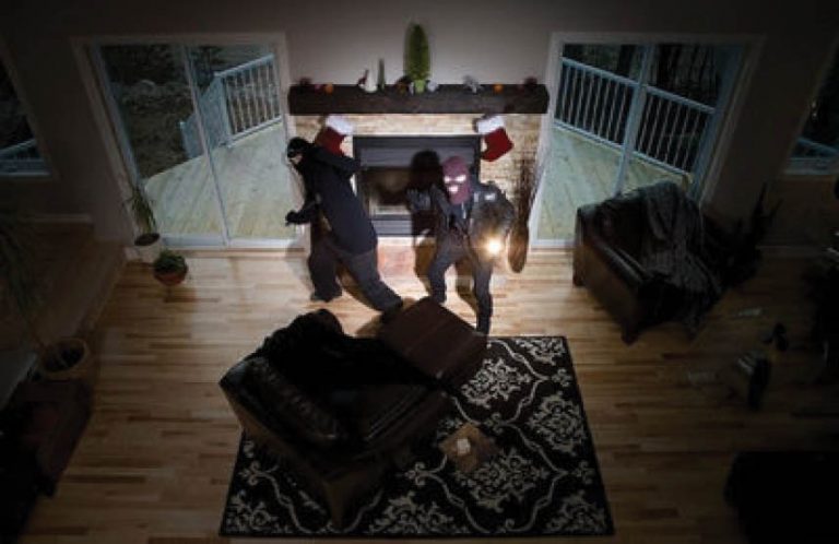 Senior Parsi Couple In Palghar Looted