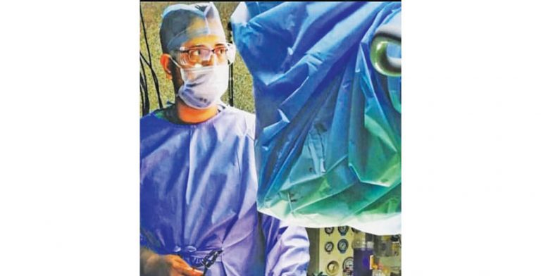Dr. Kaiwan Randeria Amongst Team Conducting Path-breaking Surgery