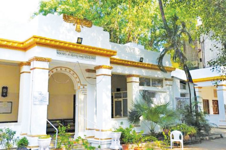 Date Palm Tree In Pune’s S R Patel Agiary Declared ‘Heritage Tree’!