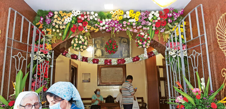 Fully Renovated Aslaji Agiary Welcomes Devotees With Jashan