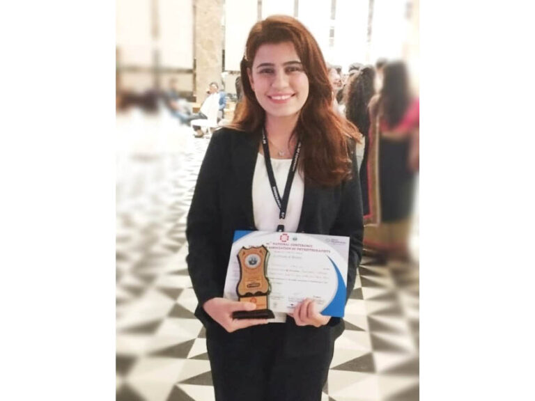 Dr. Keshmin Vesuna Awarded At National Physiotherapy Conference