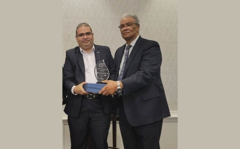 Prof. Dr. Hoshang Unwalla Receives Outstanding Mentor Award